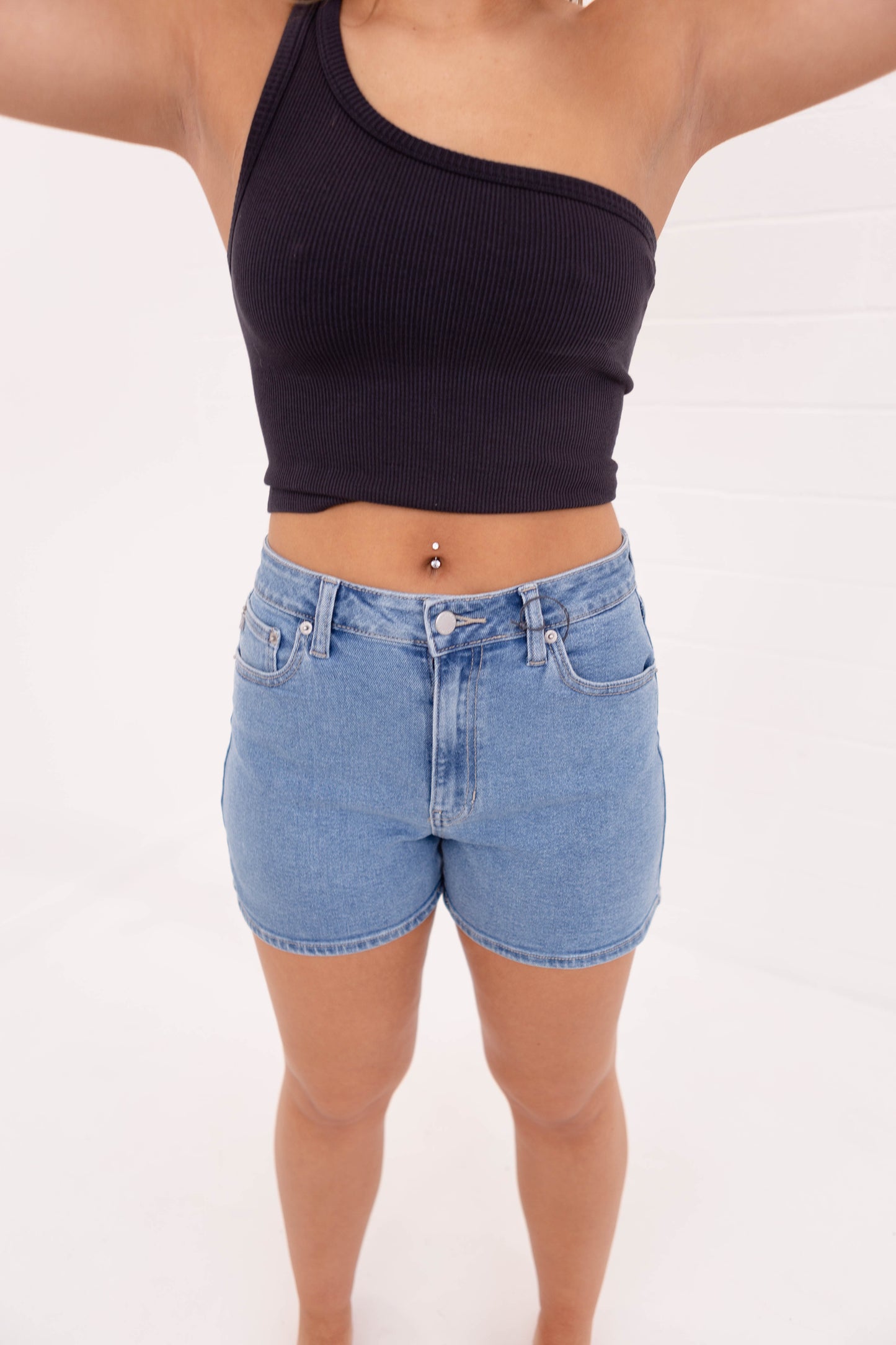 Mom Short Medium Wash