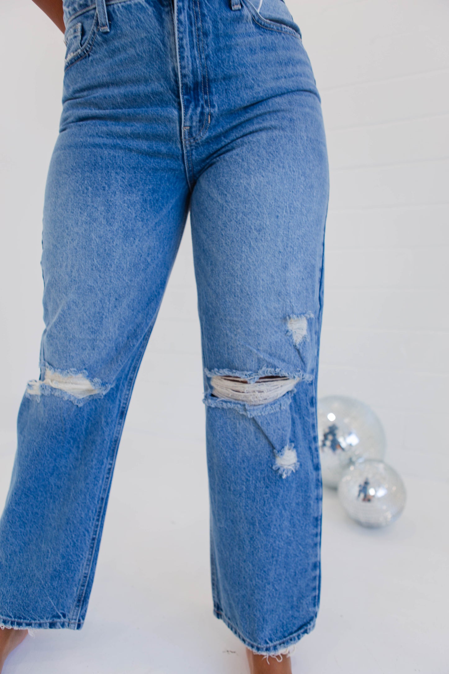 Mid Rise 90’s Straight Denim