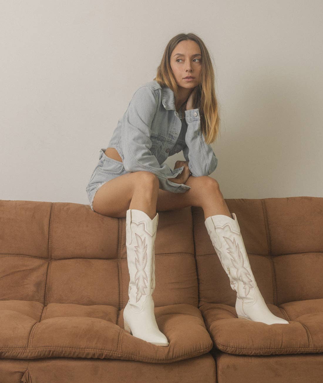 The Ainsley White | Embroidered Cowboy Boot